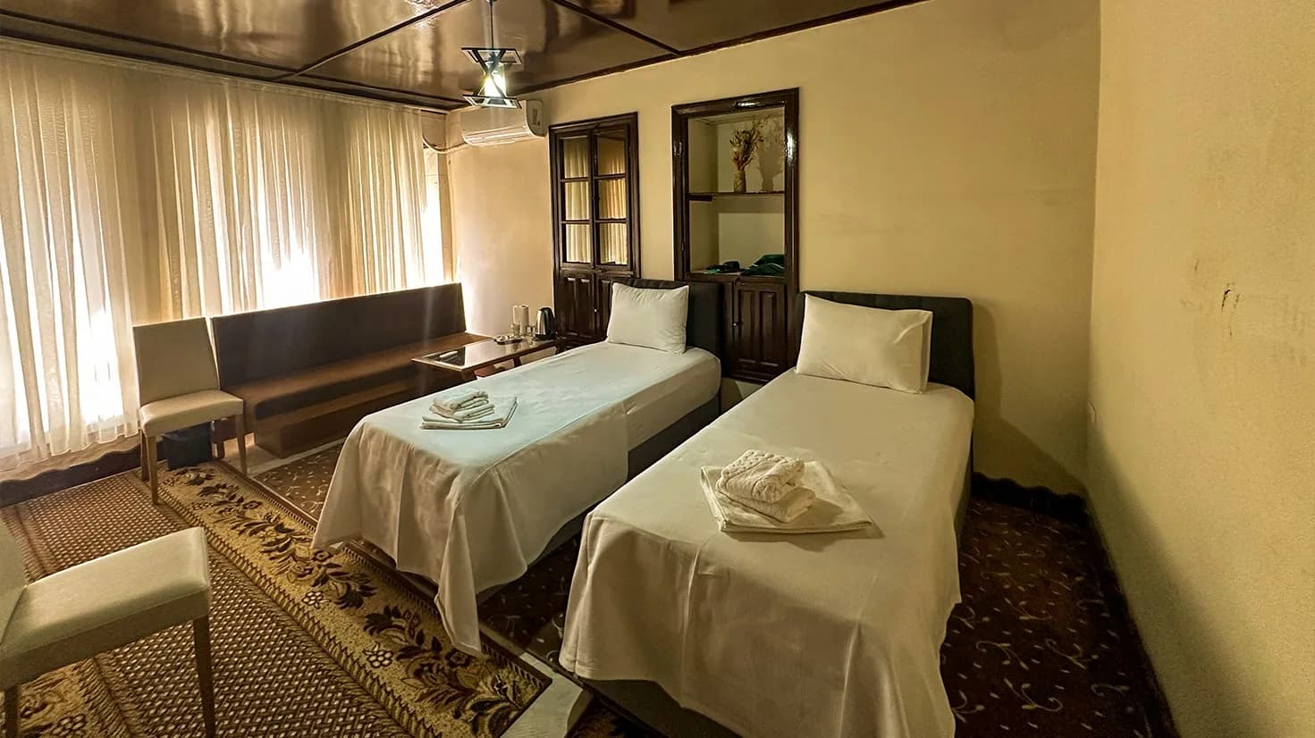 Two single beds and the sedir bench by the window in the Sedir Room